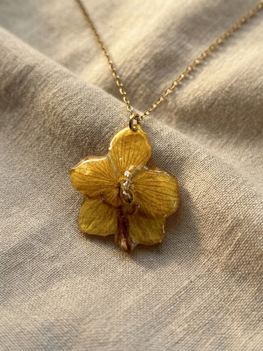 Collier orchidée jaune. Pièce unique H