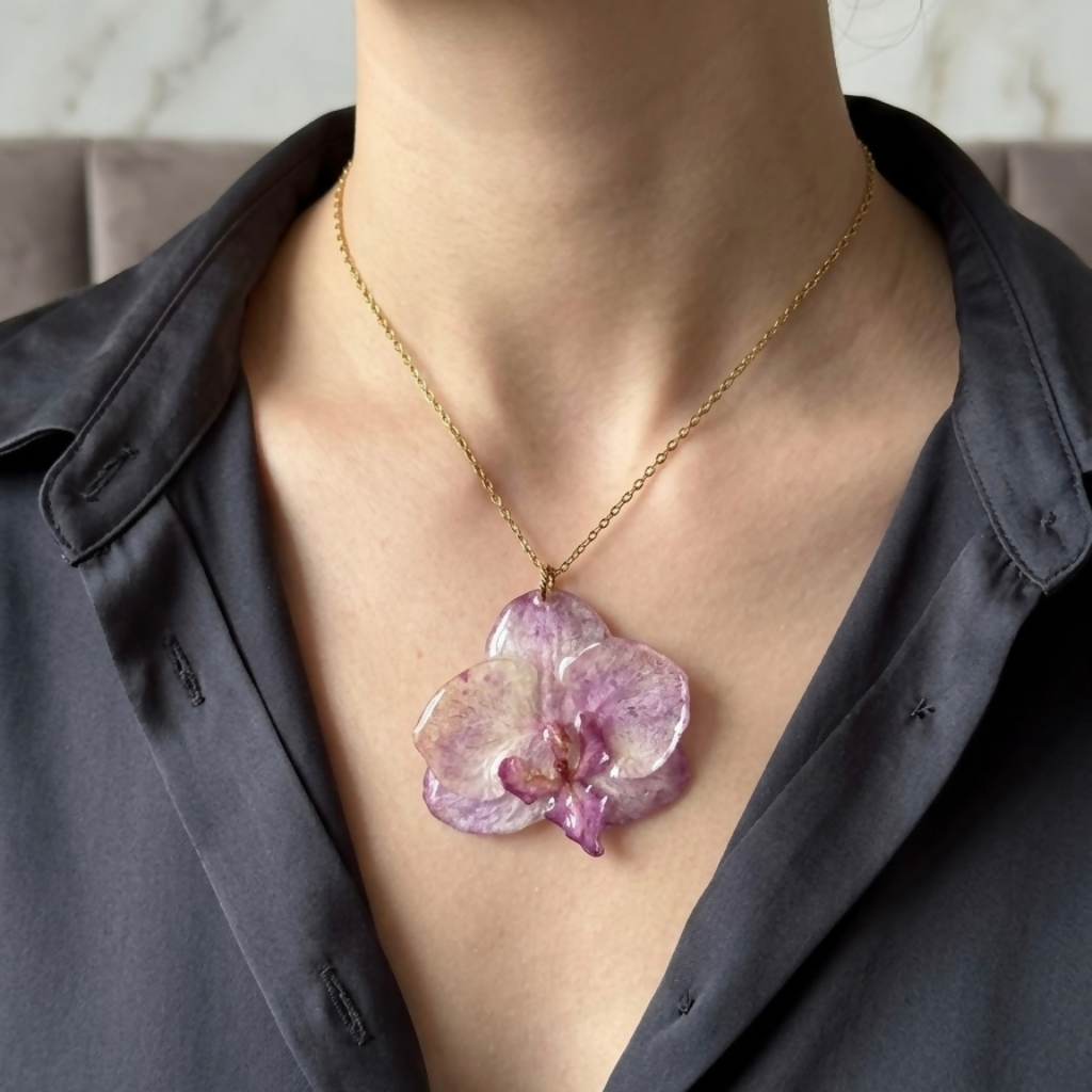 Collier orchidée mauve. Pièce unique C