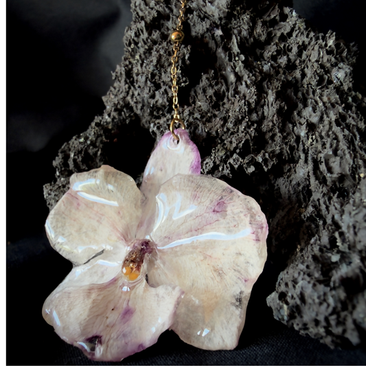 Collier orchidée mauve. Pièce unique A