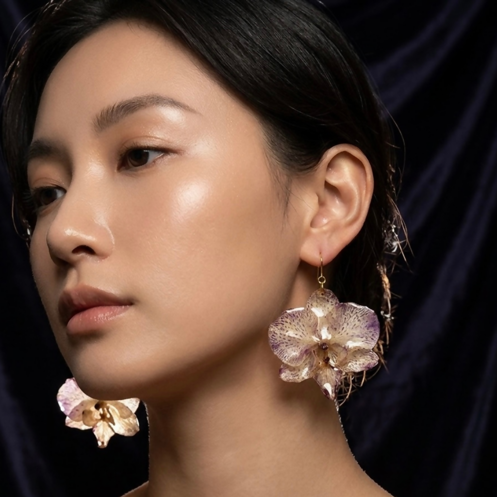 Boucle d'oreille orchidée mauve. Pièce A