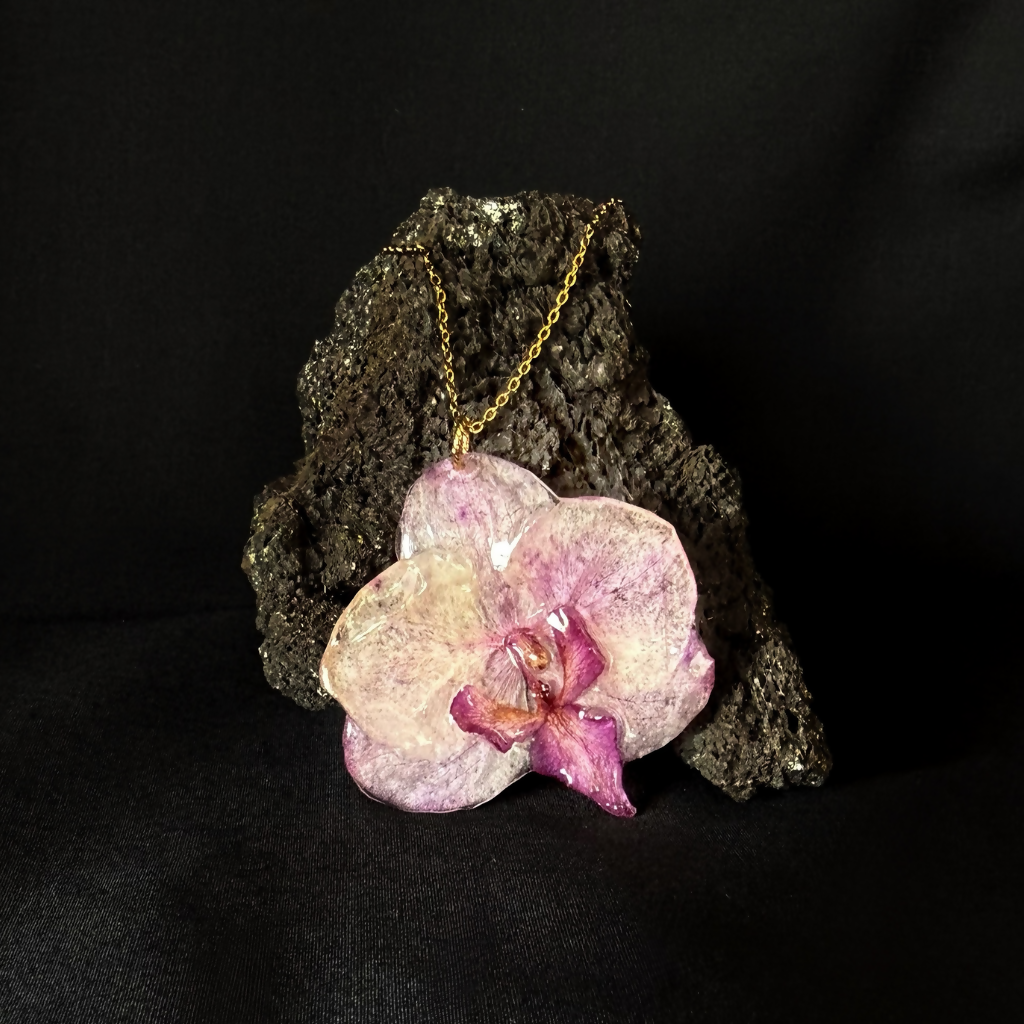 Collier orchidée mauve. Pièce unique C