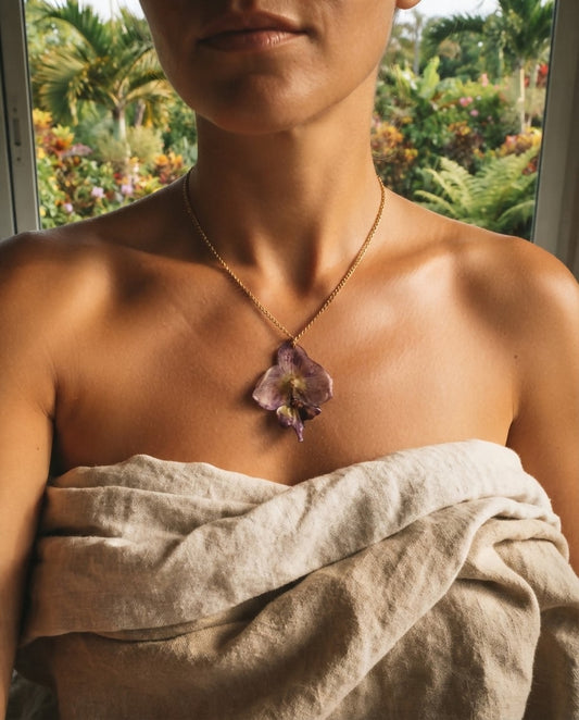 Collier orchidée mauve. Pièce unique D