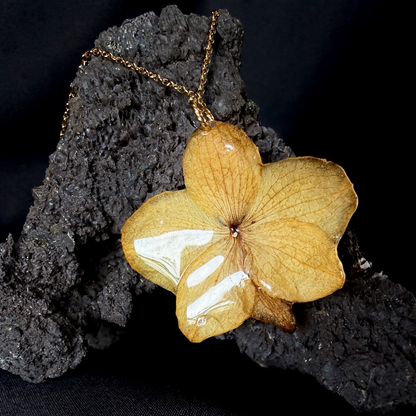 Collier orchidée jaune. Pièce unique B