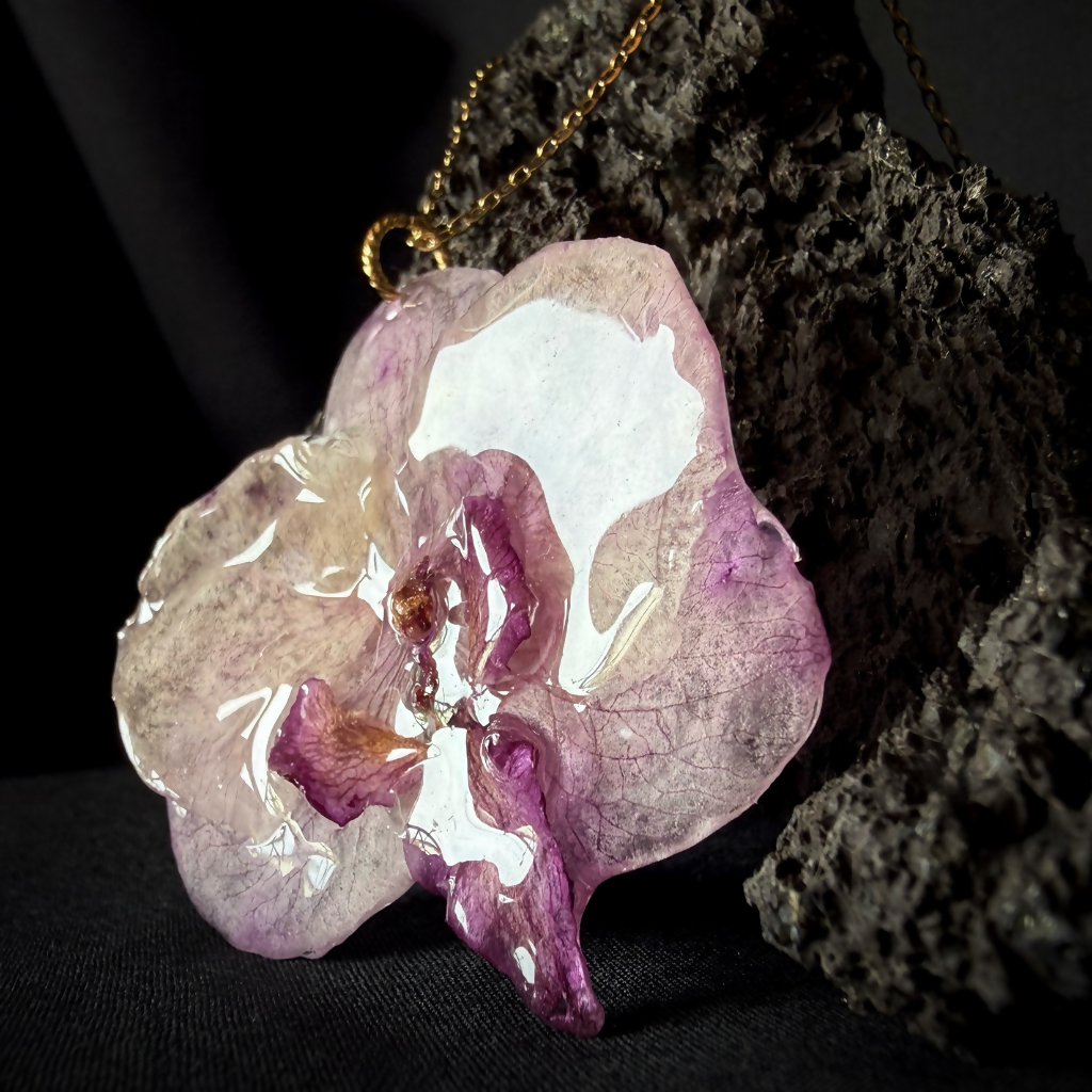 Collier orchidée mauve. Pièce unique C