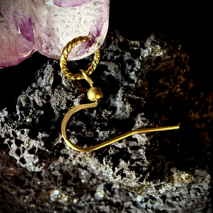 Boucle d'oreille orchidée mauve. Pièce A