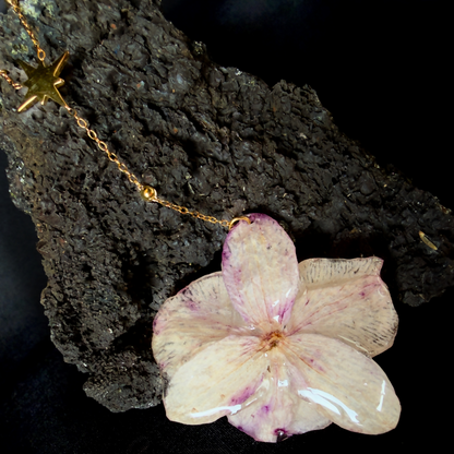 Collier orchidée mauve. Pièce unique A