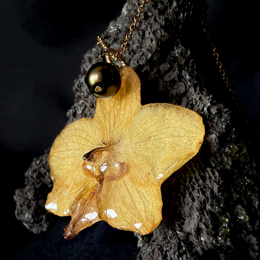 Collier orchidée jaune. Pièce unique B