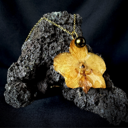 Collier orchidée jaune. Pièce unique B