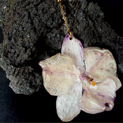 Collier orchidée mauve. Pièce unique A