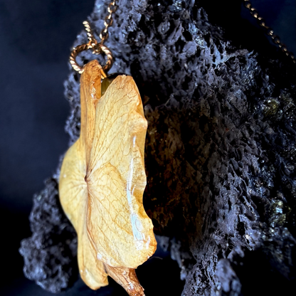 Collier orchidée jaune. Pièce unique B